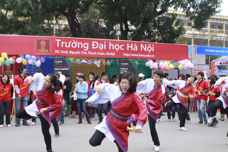 Hình ảnh ngày hội tư vấn tuyển sinh - hướng nghiệp 2012
